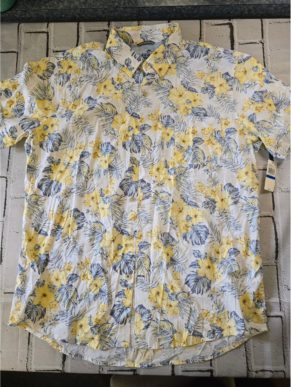 IZOD Saltwater Men's XL Tropical Foral Button down shirt NWT yellow blue